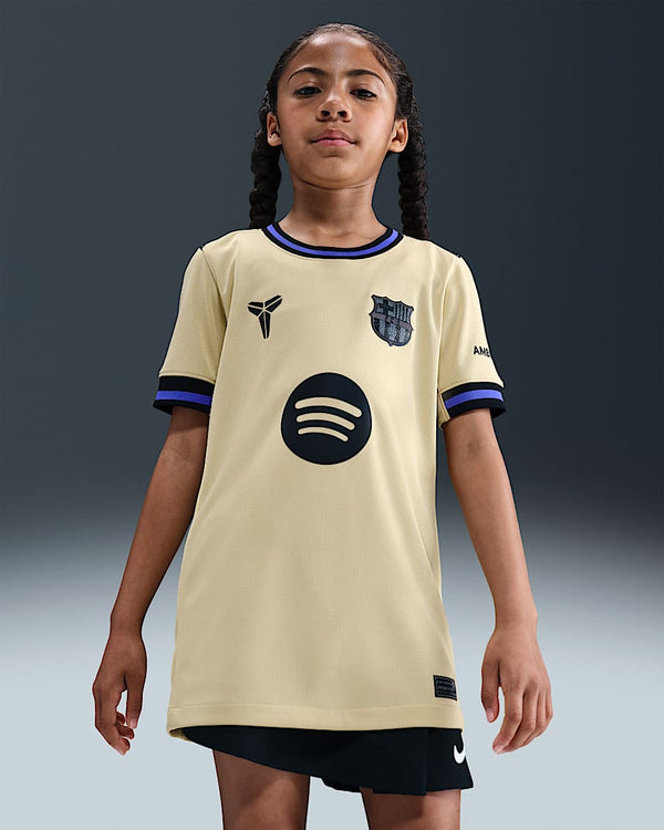 Kit Infantil Camisa Barcelona x Kobe Bryant Reserva 25/26